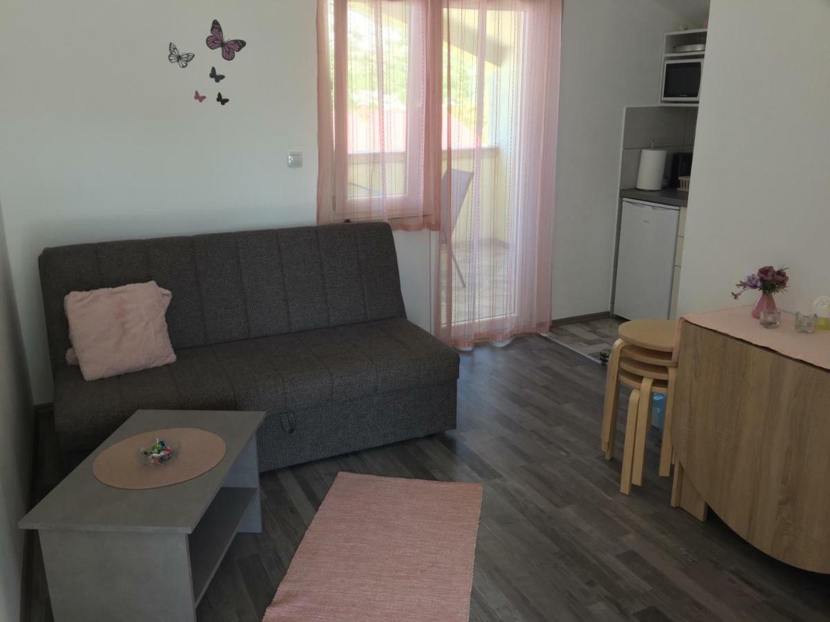 Apartmani Verica Карлобаг Экстерьер фото